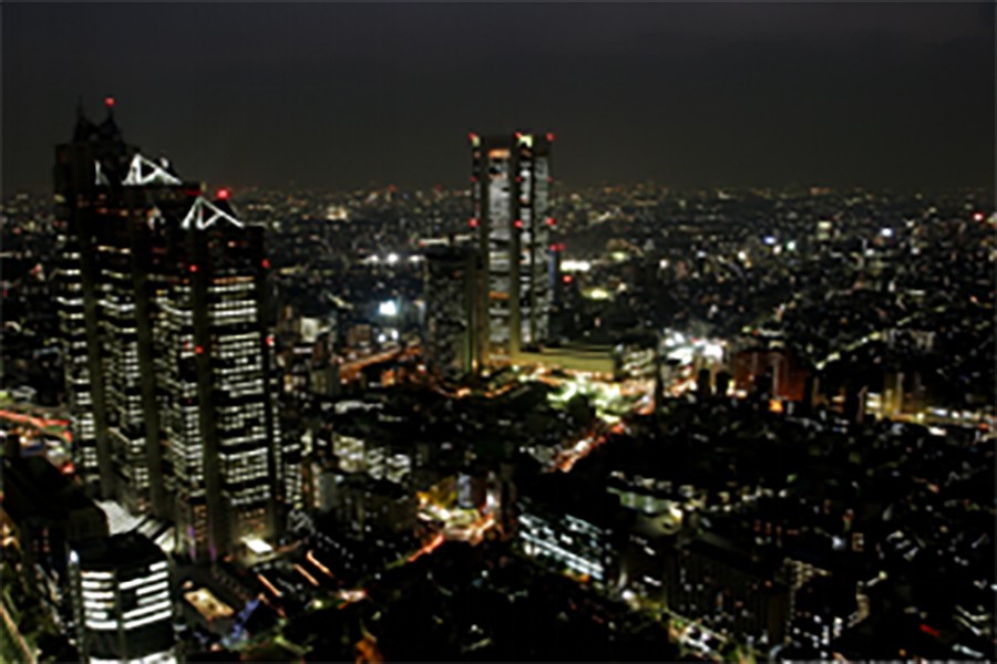 高樓夜景紅光奪目，你可知它們用處不小？